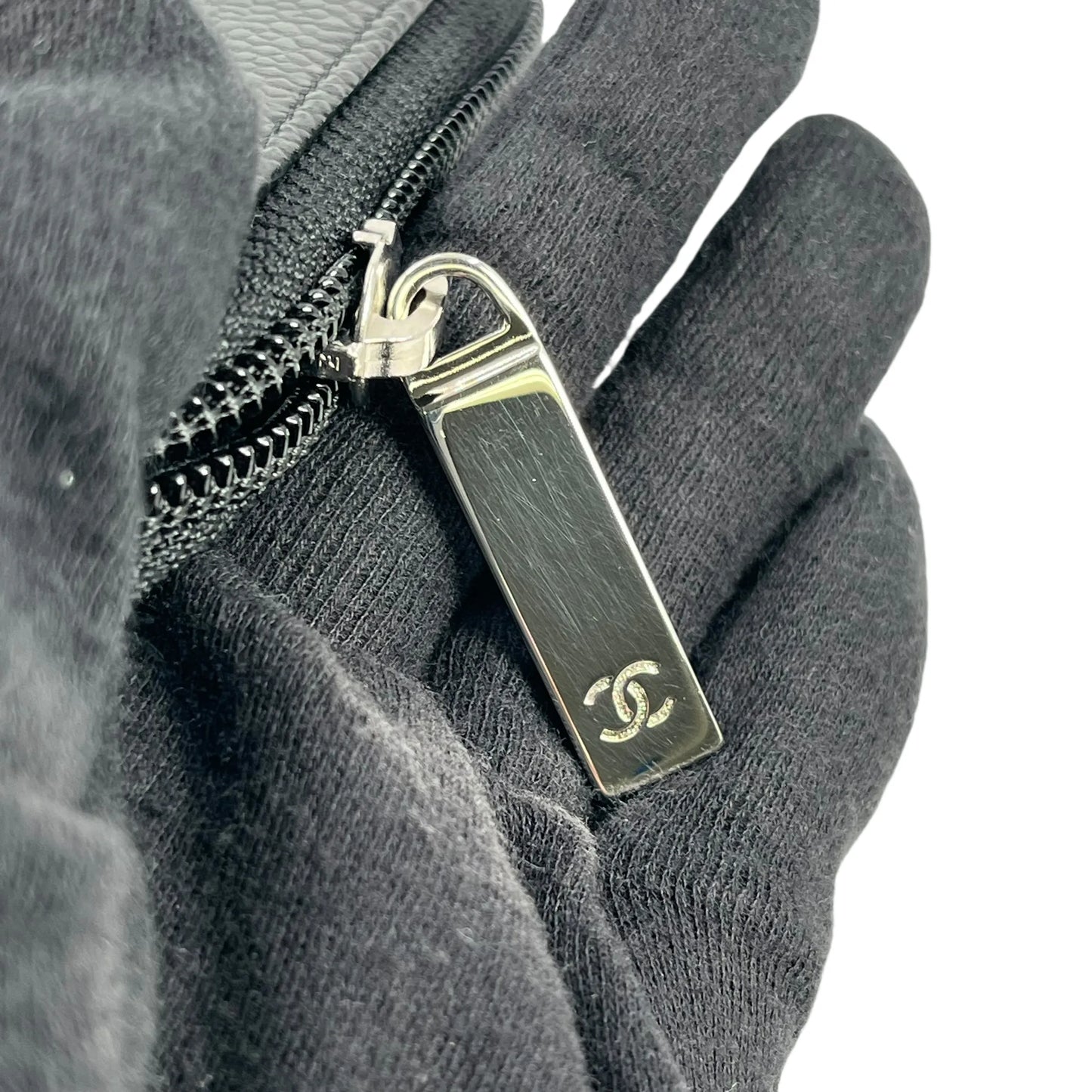 CHANEL CC Logo Caviarskin Zippy Card Case - Black