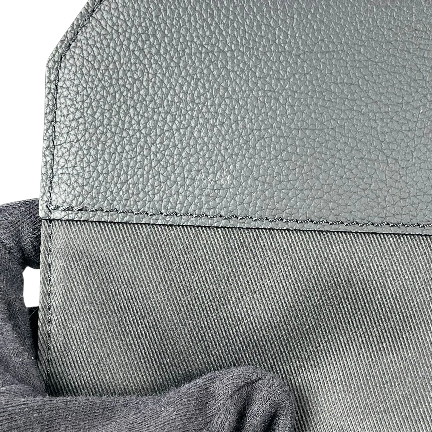 Louis Vuitton テイクオフ メッセンジャー PM カーフレザー ショルダーバッグ - ブラック