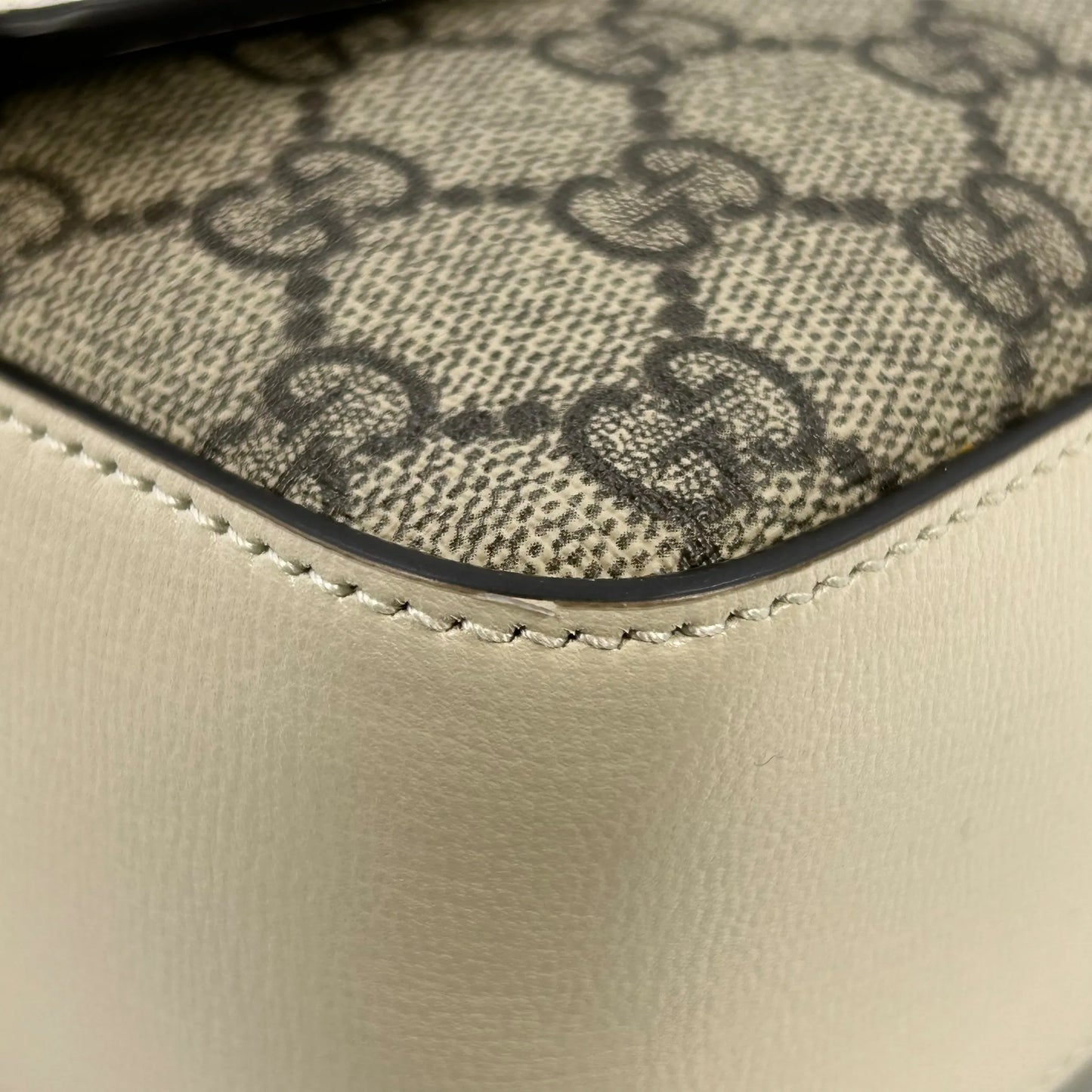 GUCCI ホースビット GGスプリーム キャンバス ショルダーバッグ - ブラウン × ホワイト