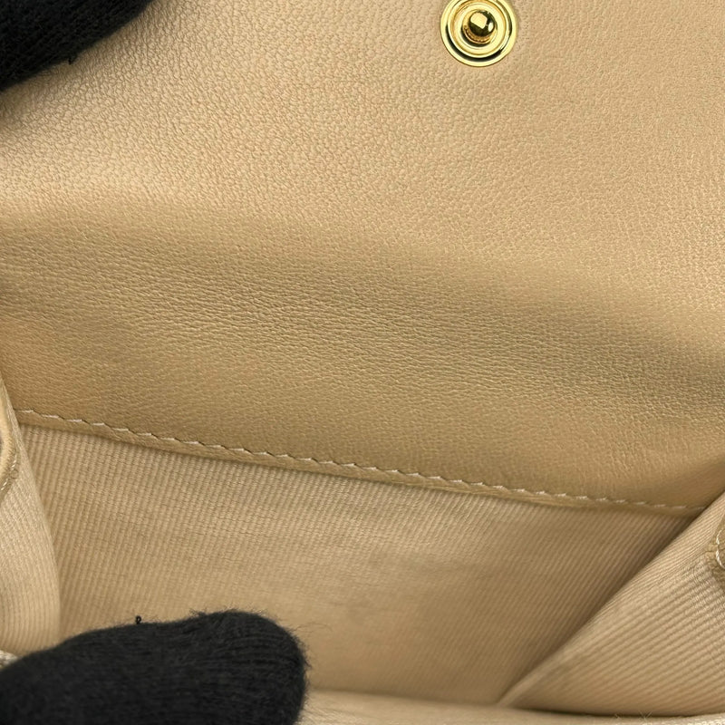 CHANEL Materasse Chanel 19 Compact Wallet - Beige