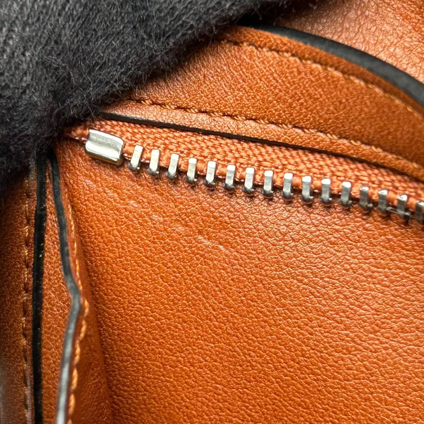 Loewe Vertical Small Wallet Calfskin Compact Wallet - Navy 