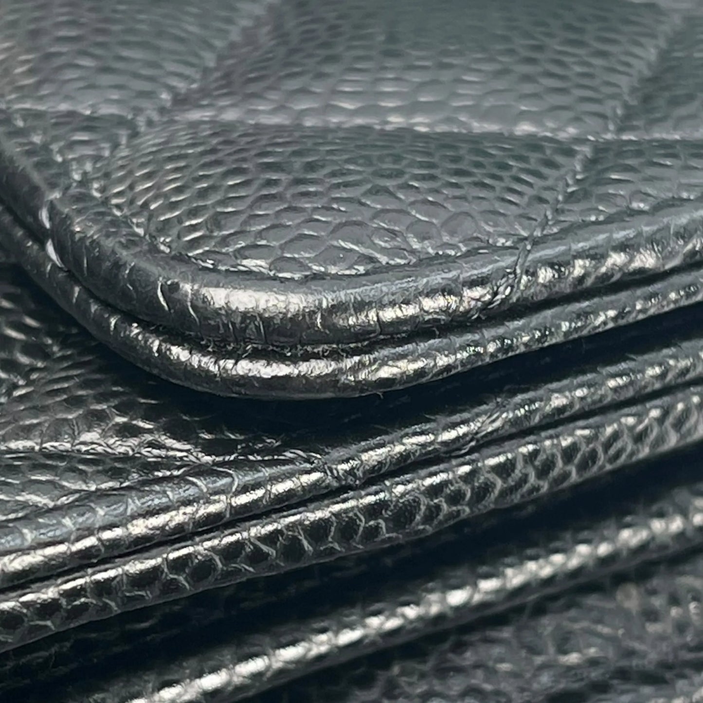 CHANEL Materasse Classic Caviarskin - Black