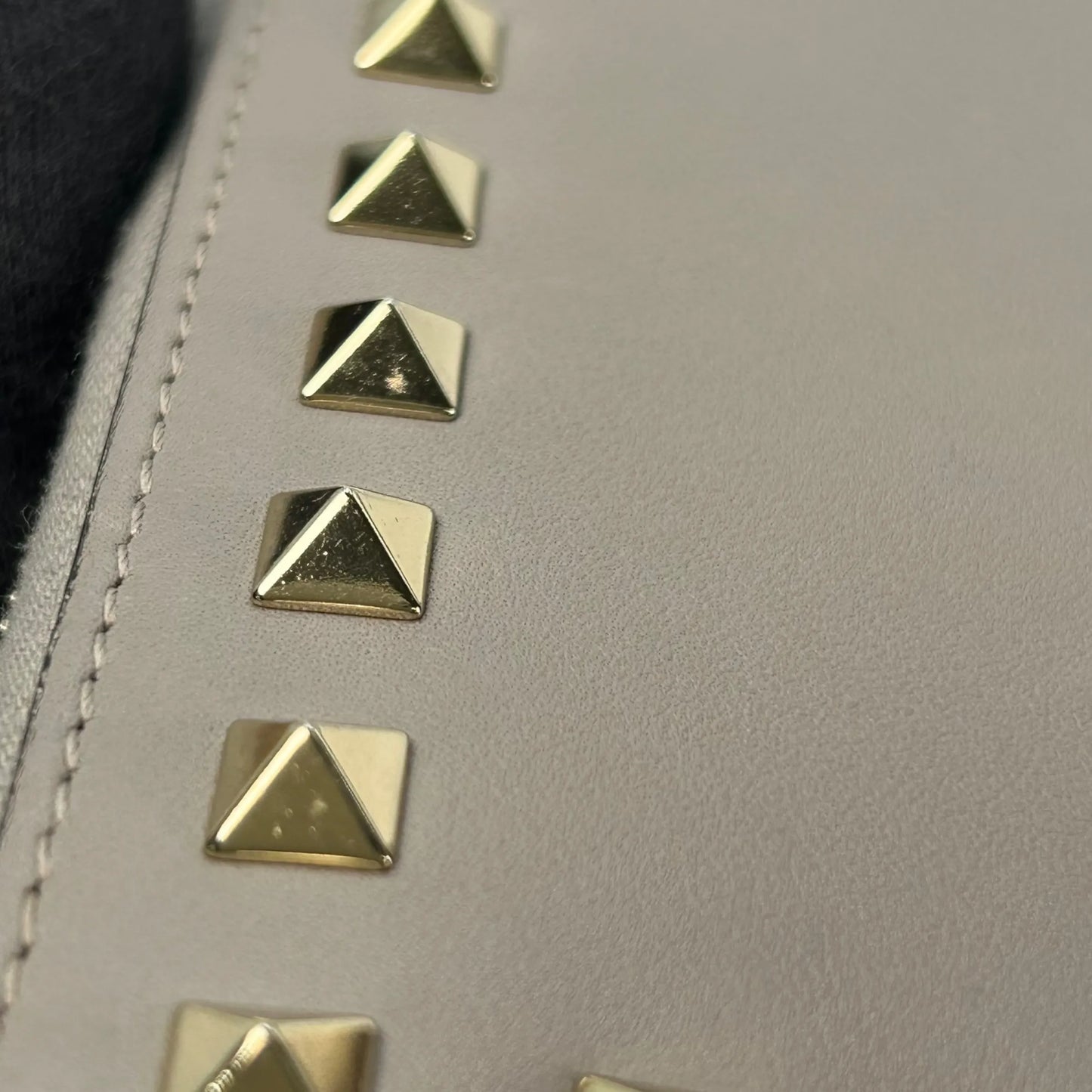 Valentino Rockstud Round Fastener Long Wallet - Gray