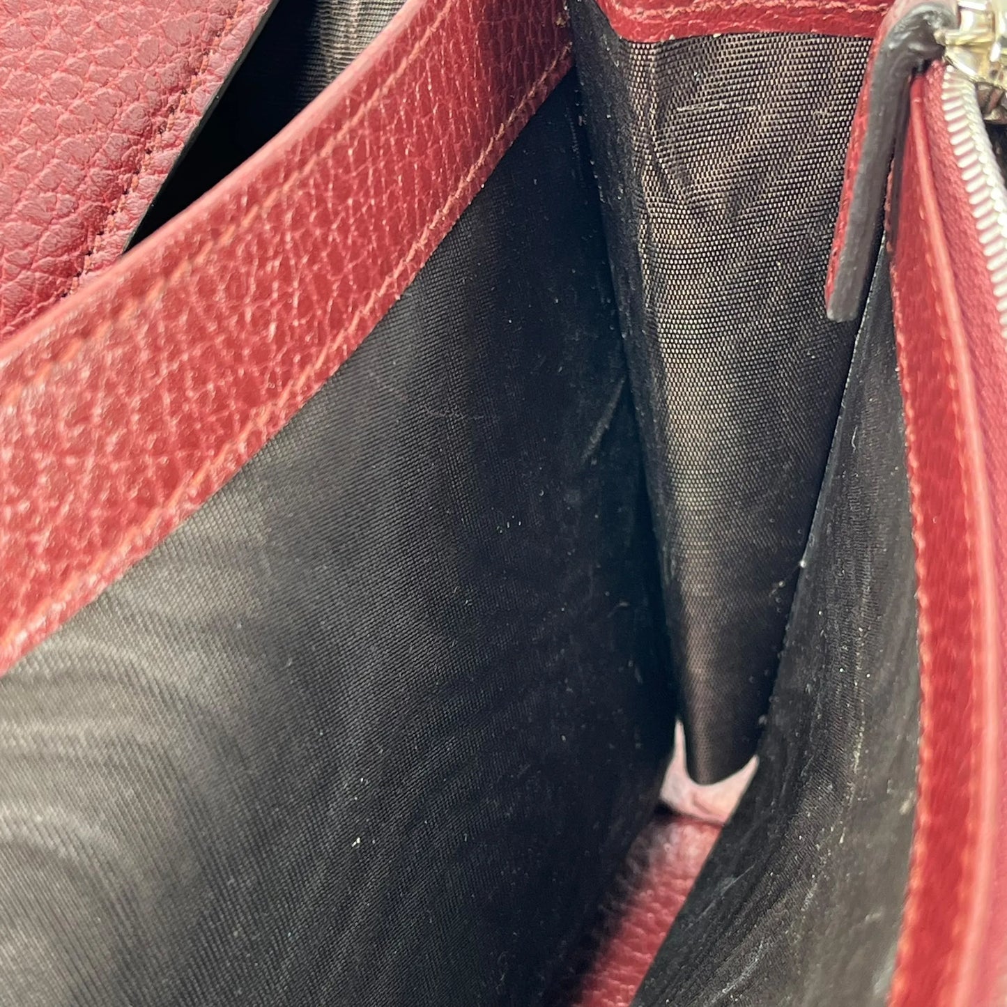 GUCCI Dionysus GG Supreme Chain Wallet - Red