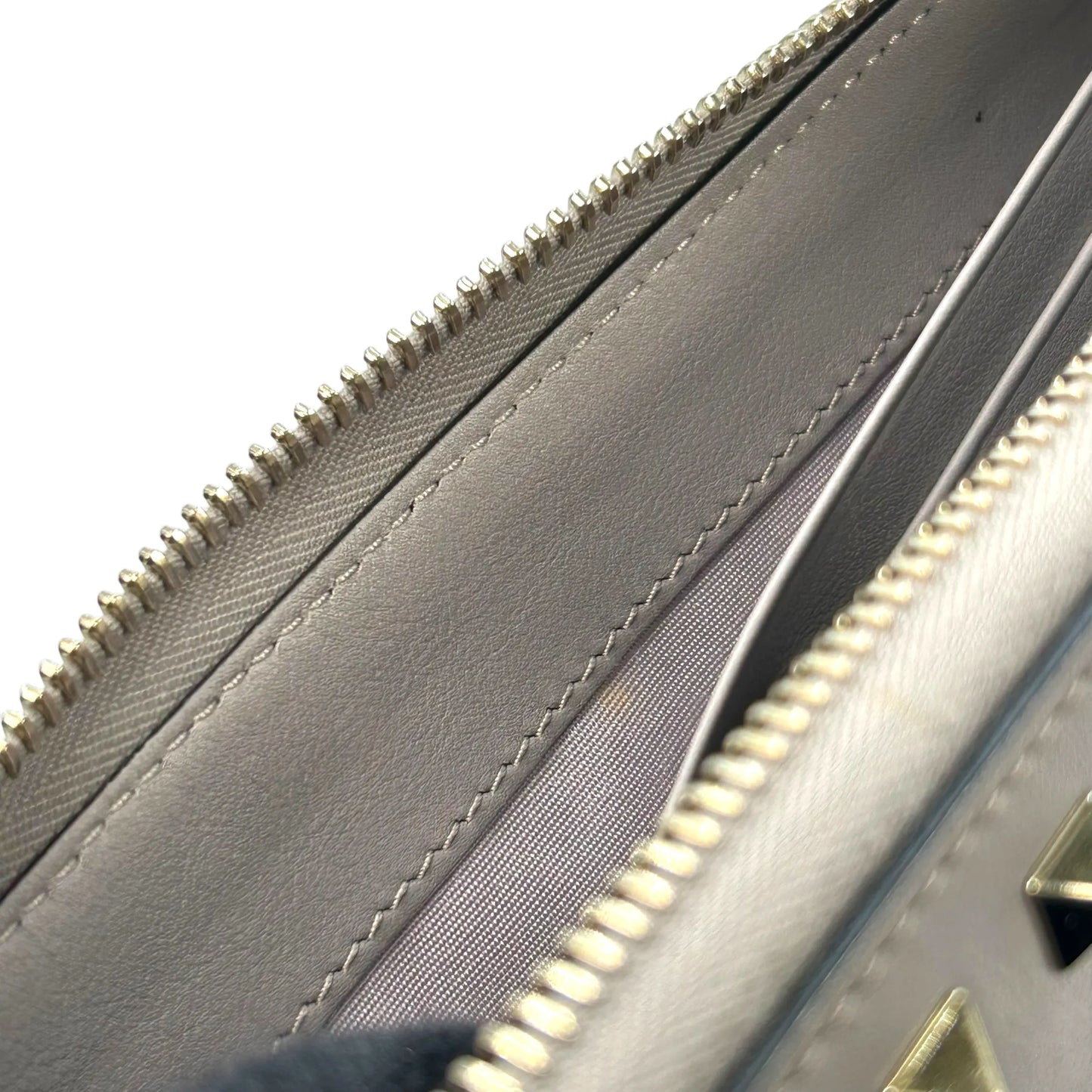 Valentino Rockstud Round Fastener Long Wallet - Gray
