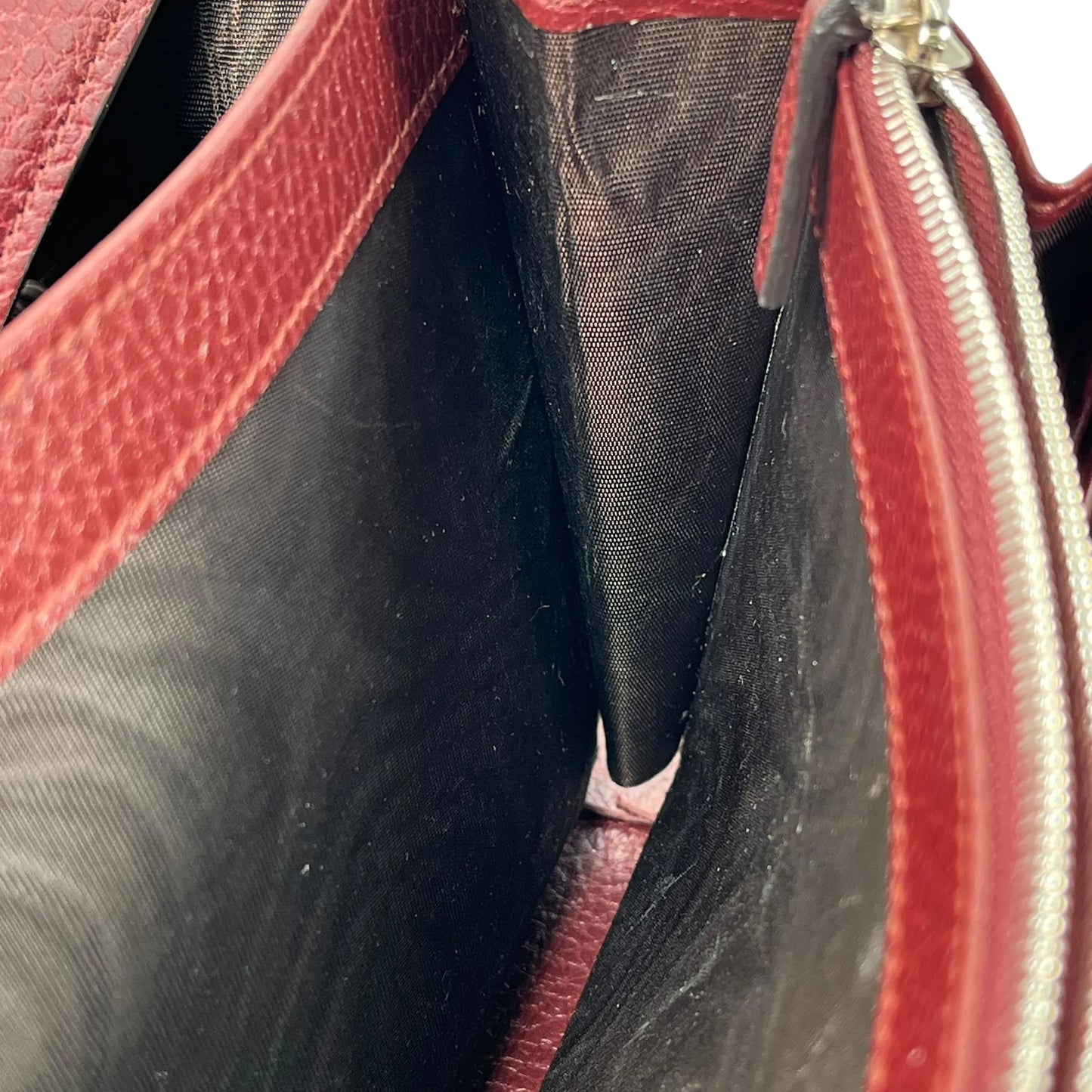 GUCCI Dionysus GG Supreme Chain Wallet - Red