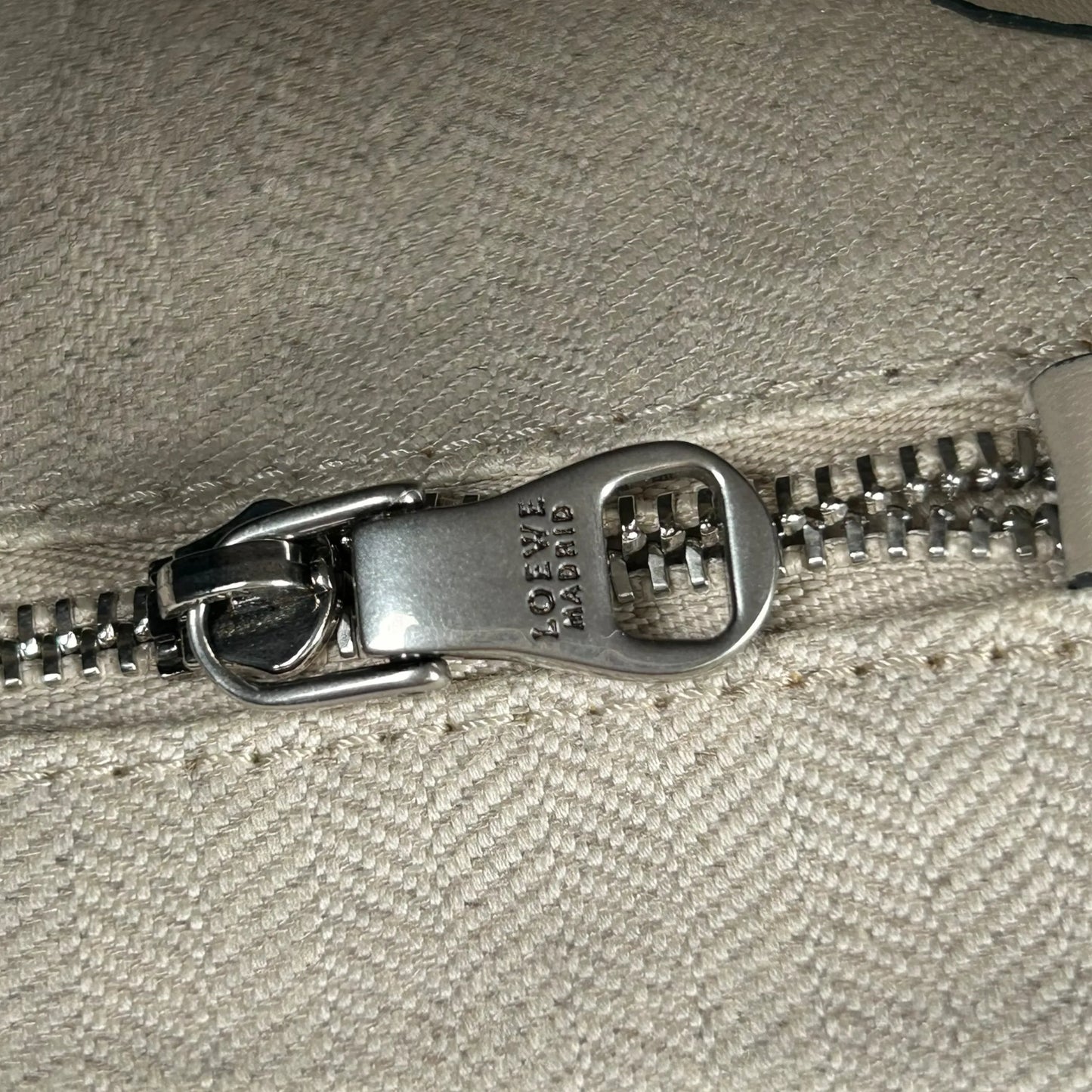 Loewe レザー ショルダーバッグ - ホワイト