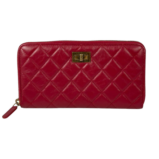 CHANEL Matelasse 2.55 Round Fastener