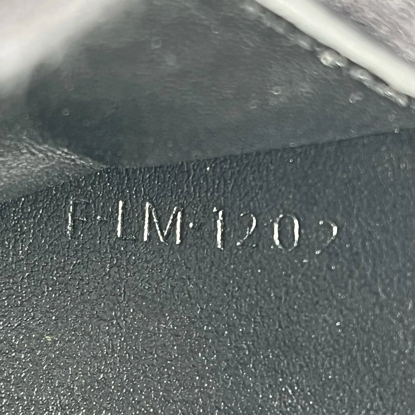 CELINE Triomphe Calfskin Compact Wallet - Black 